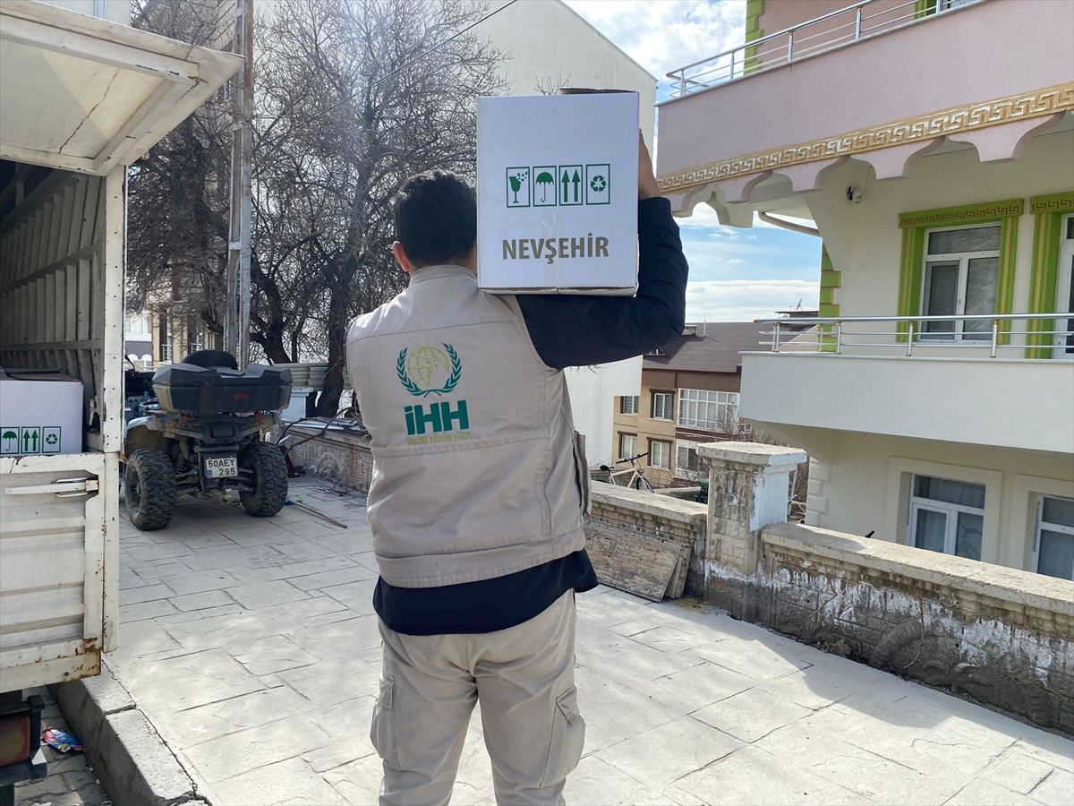 Nevşehir'de İHH gönüllülerinden ihtiyaç sahiplerine yardım