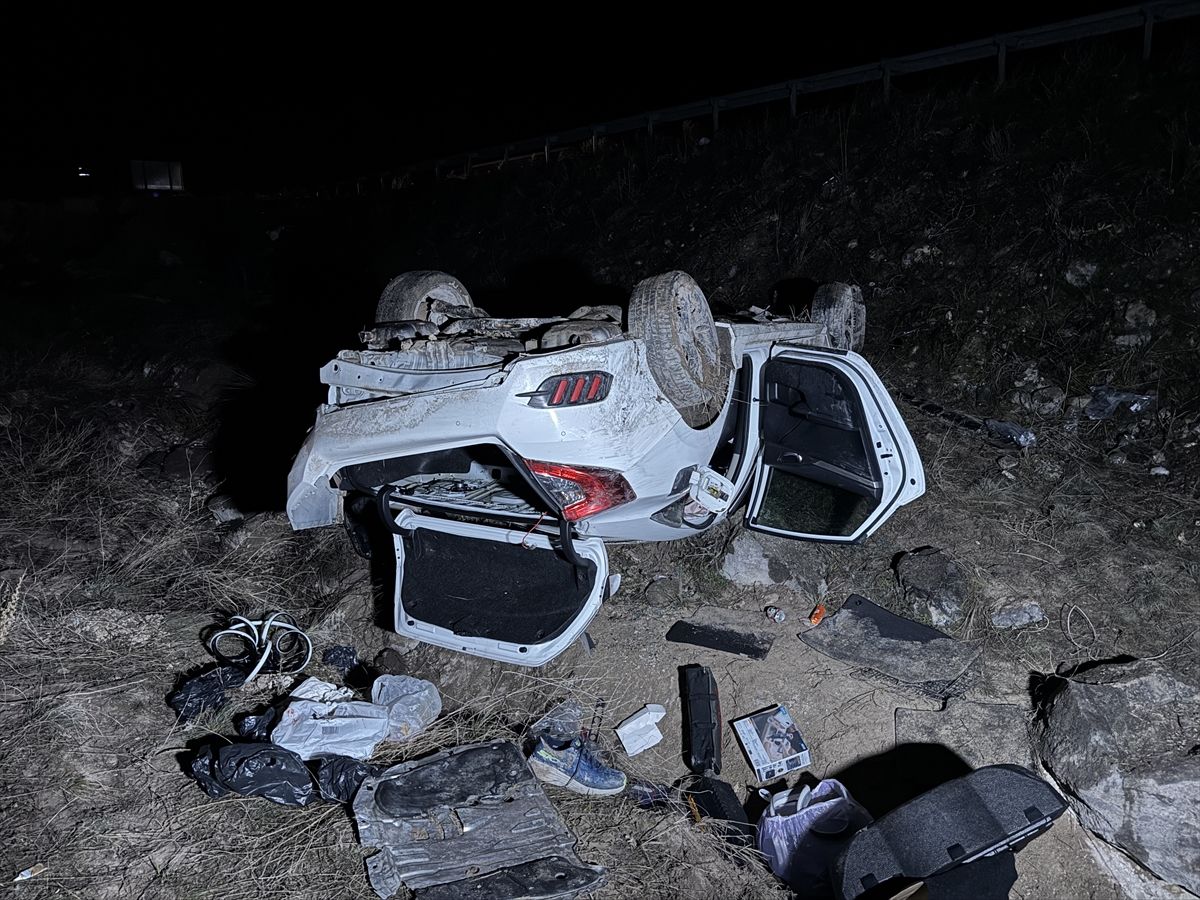 Nevşehir'de şarampole devrilen otomobildeki 4 kişi yaralandı