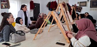 Nevşehir'de üniversite öğrencilerine dokuma atölyesinde halı kültürü tanıtıldı