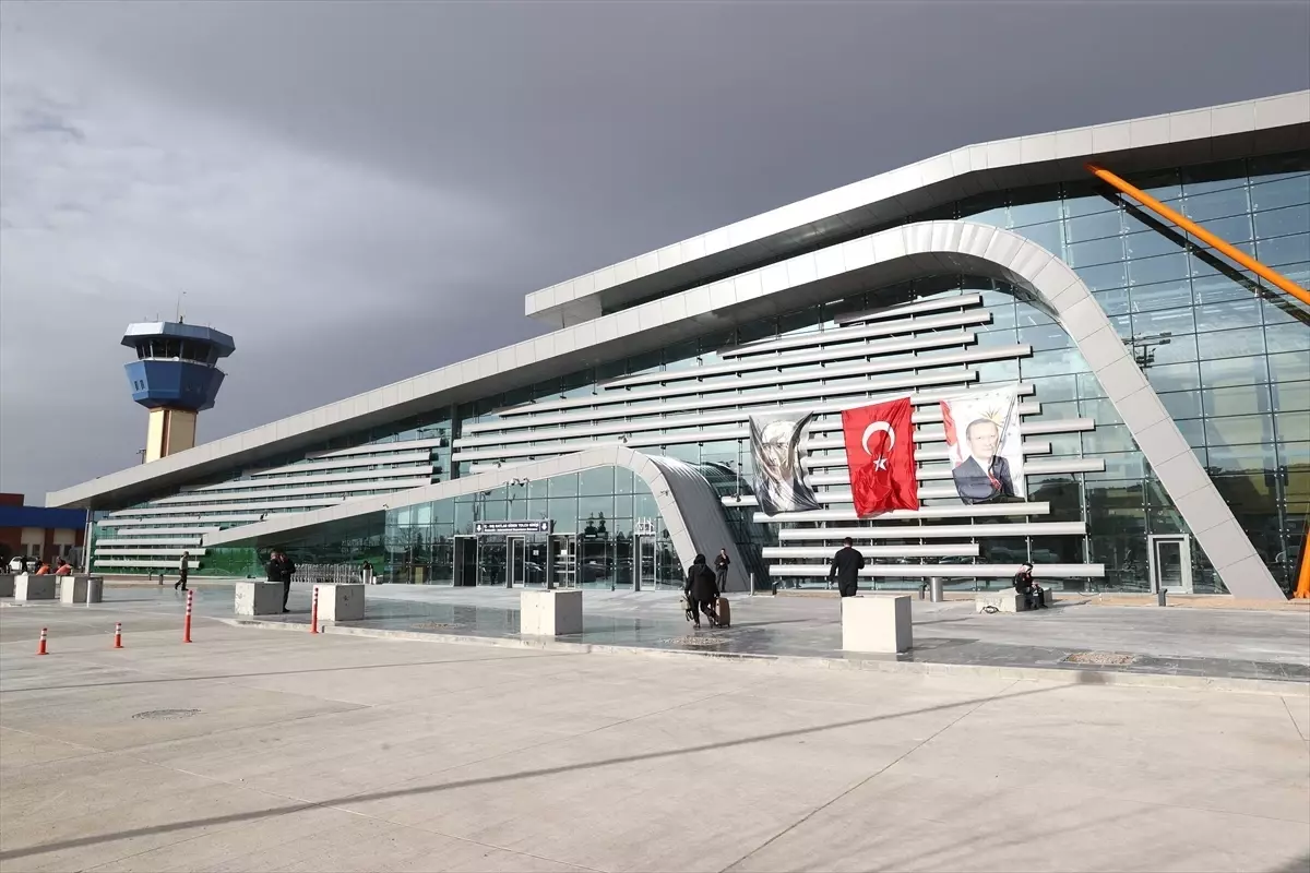 Nevşehir Kapadokya Havalimanı yeni terminal binası ilk yolcularını ağırladı