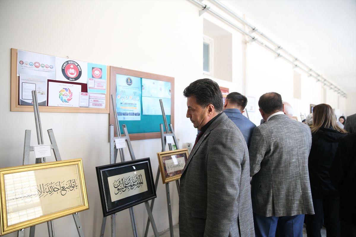 Niğde'de "Ebru, Tezhip ve Hüsn-i Hat Sergisi" açıldı