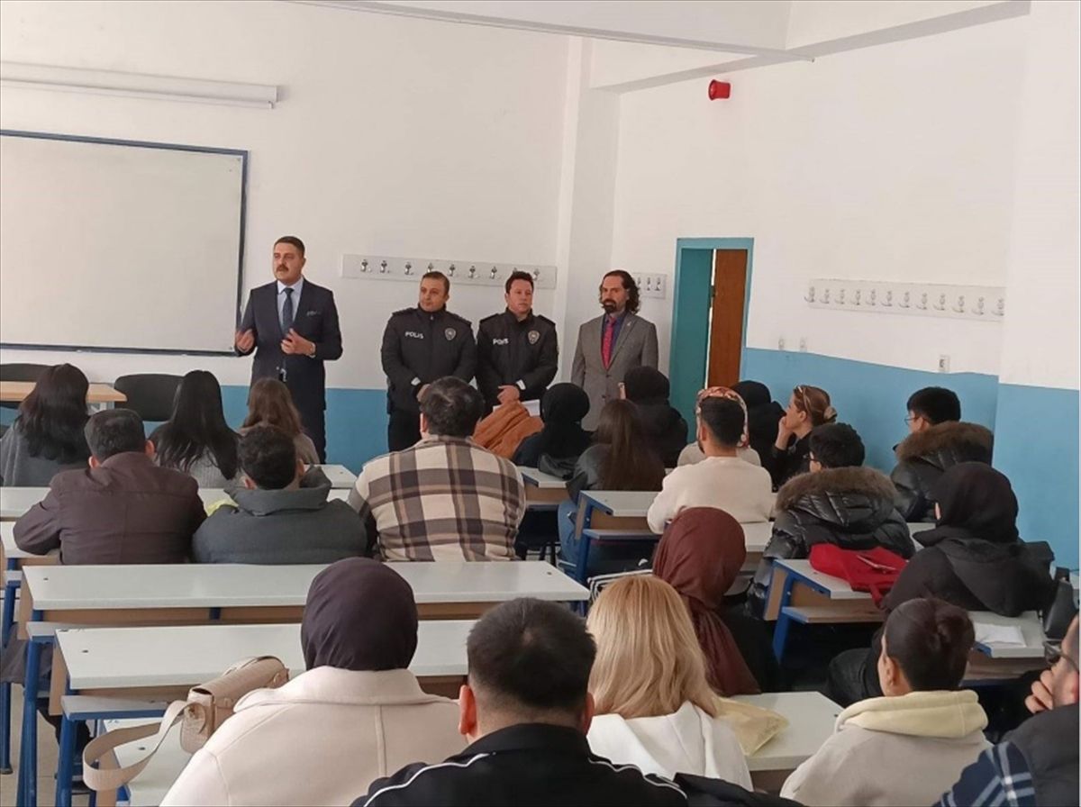 Niğde'de öğrencilere "IBAN kiralama" dolandırıcılığı anlatıldı