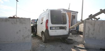 Niğde'de uygulama noktasındaki bariyere çarpan hafif ticari aracın sürücüsü öldü