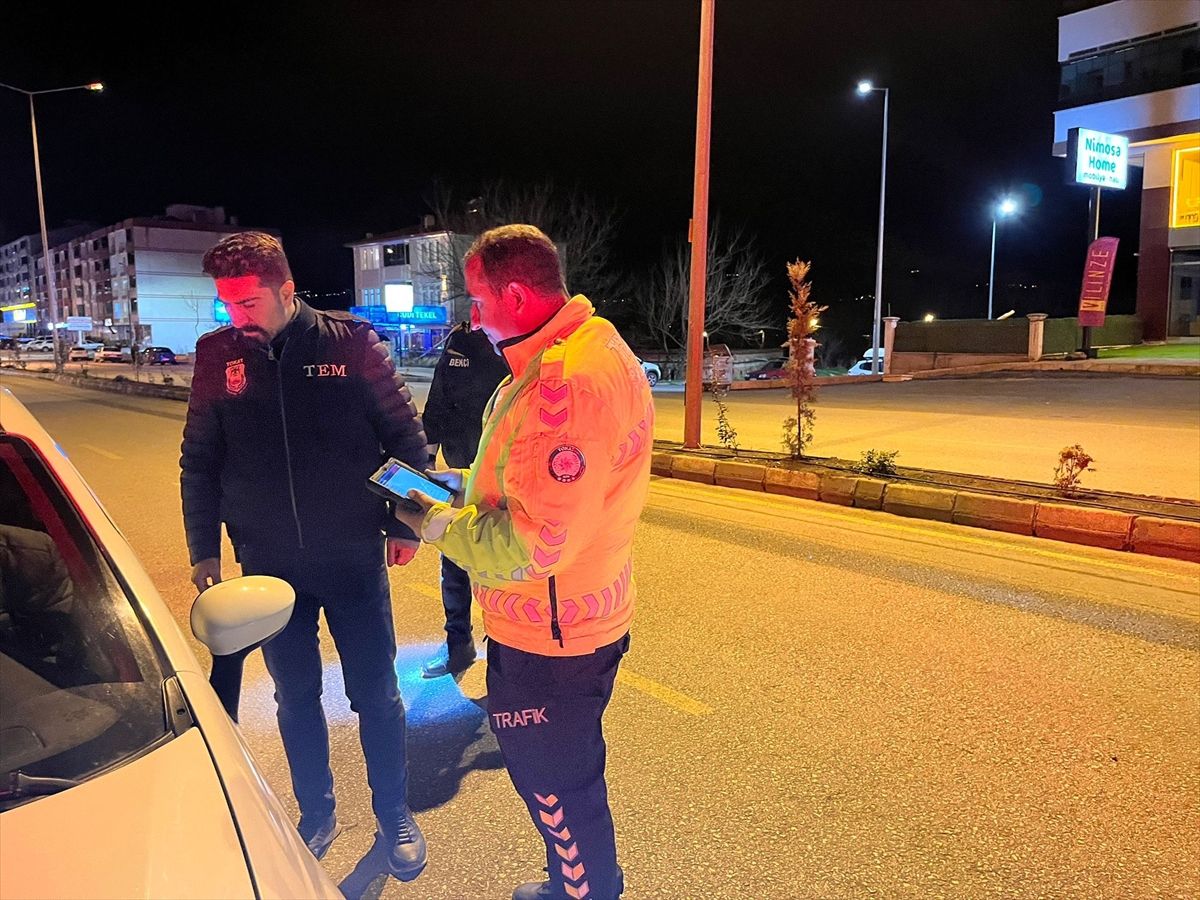 Niksar'da yapılan denetimde sürücülere 17 bin 444 lira para cezası verildi
