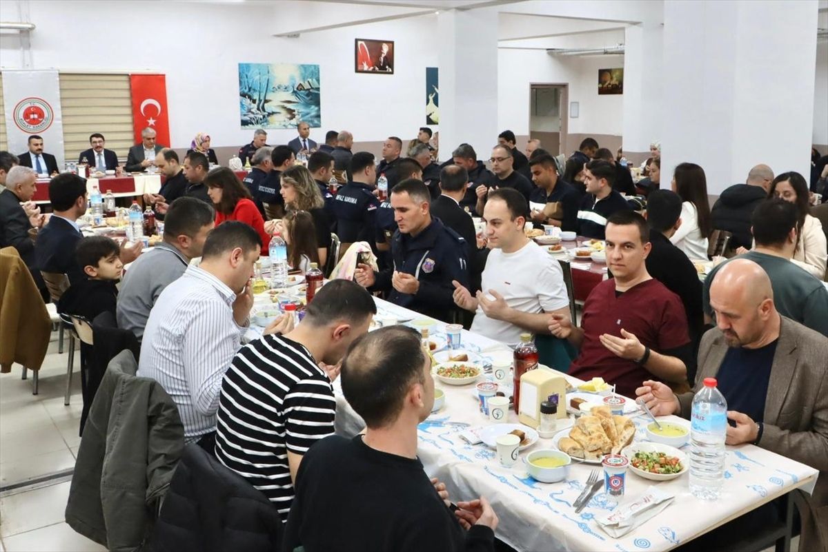 Ödemiş'te cezaevi çalışanları ve aileleri iftar programında bir araya geldi