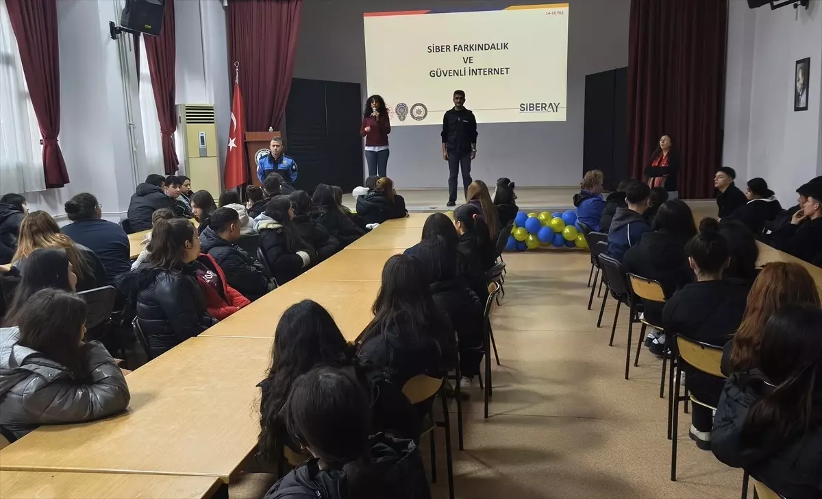 Ödemiş'te öğrenciler güvenli internet kullanımı konusunda bilgilendirildi