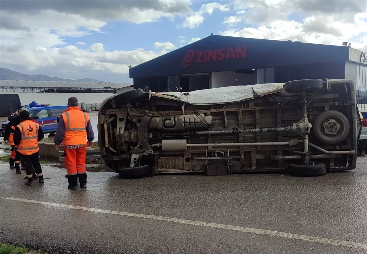 Ödemiş'te trafik kazasında 2 kişi yaralandı