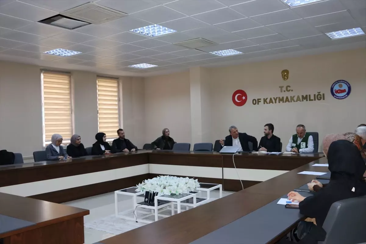 Of'ta akran nezaketi ve bağımlılıkla mücadele konulu toplantı yapıldı