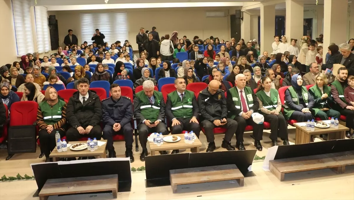 Of'ta bağımlılıkla mücadele temalı müzikli gösteri yarışması düzenlendi