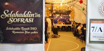 Okul bahçesindeki 'Selahaddin'in Sofrası' öğrencileri iftarda buluşturuyor