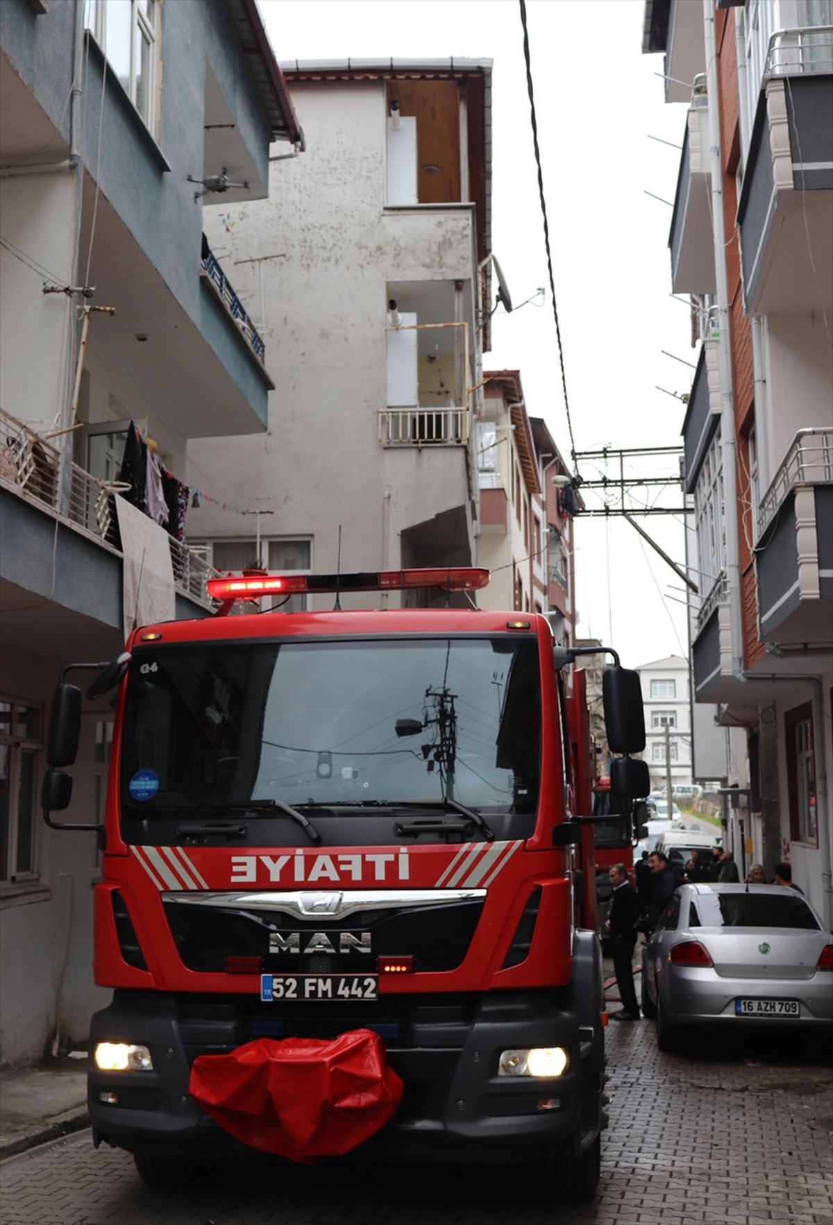 Ordu'da evde çıkan yangında 2 kişi dumandan etkilendi