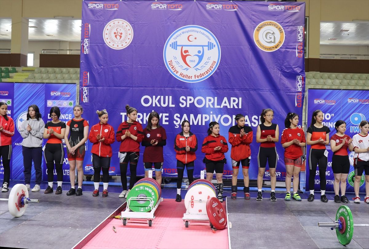 Ordu'da Genç Kızlar A-B Halter Türkiye Birinciliği müsabakaları başladı