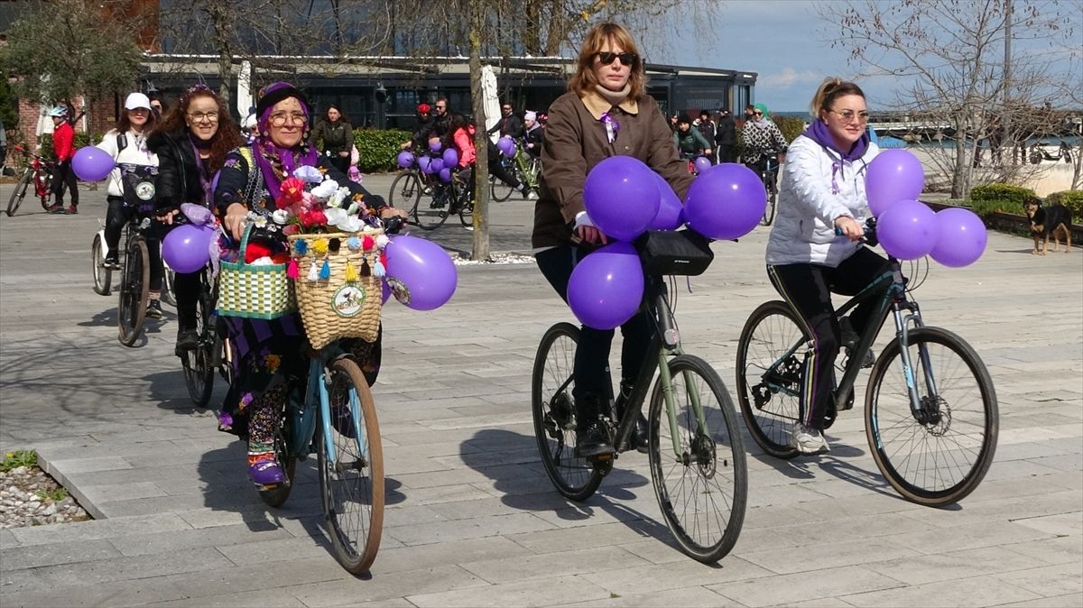 Ordu'da kadınlar "8 Mart Dünya Kadınlar Günü"nde pedal çevirdi