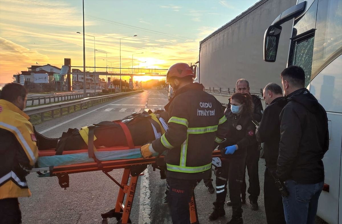 Ordu'da otobüs ile tırın çarpıştığı kazada 4 kişi yaralandı