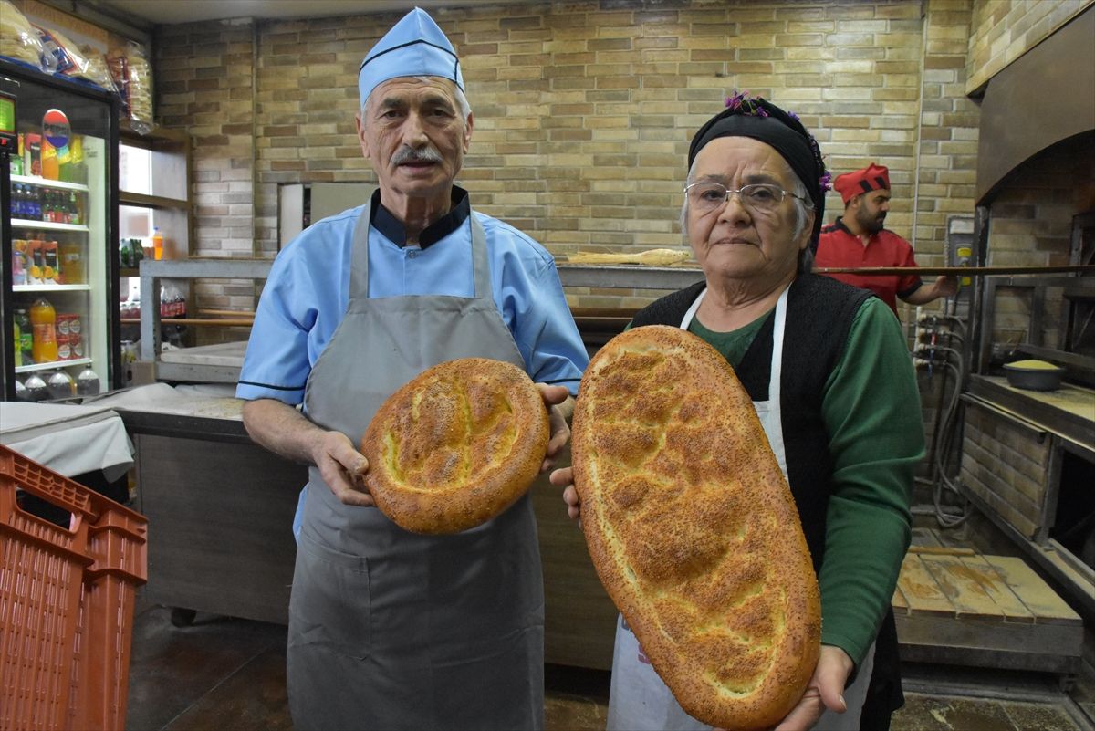 Ordulu Gümüş çiftinin hazırladığı ramazan pideleri yarım asırdır sofralarda