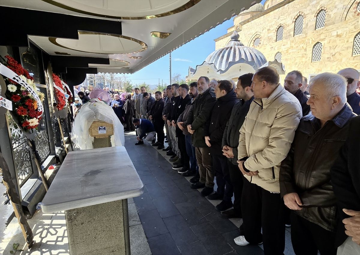 Organları 3 hastaya umut olan kadının cenazesi memleketi Giresun'da toprağa verildi