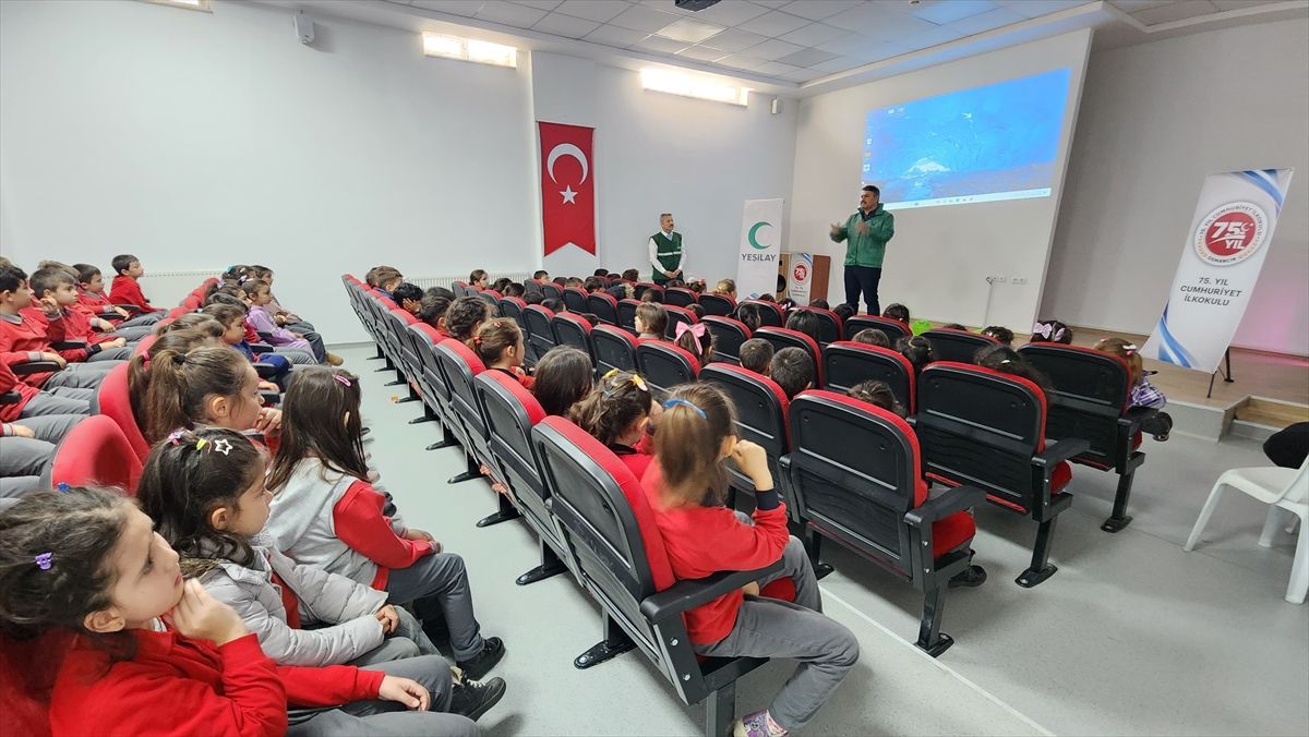 Osmancık'ta öğrencilere Yeşilay ve bağımlılık anlatıldı
