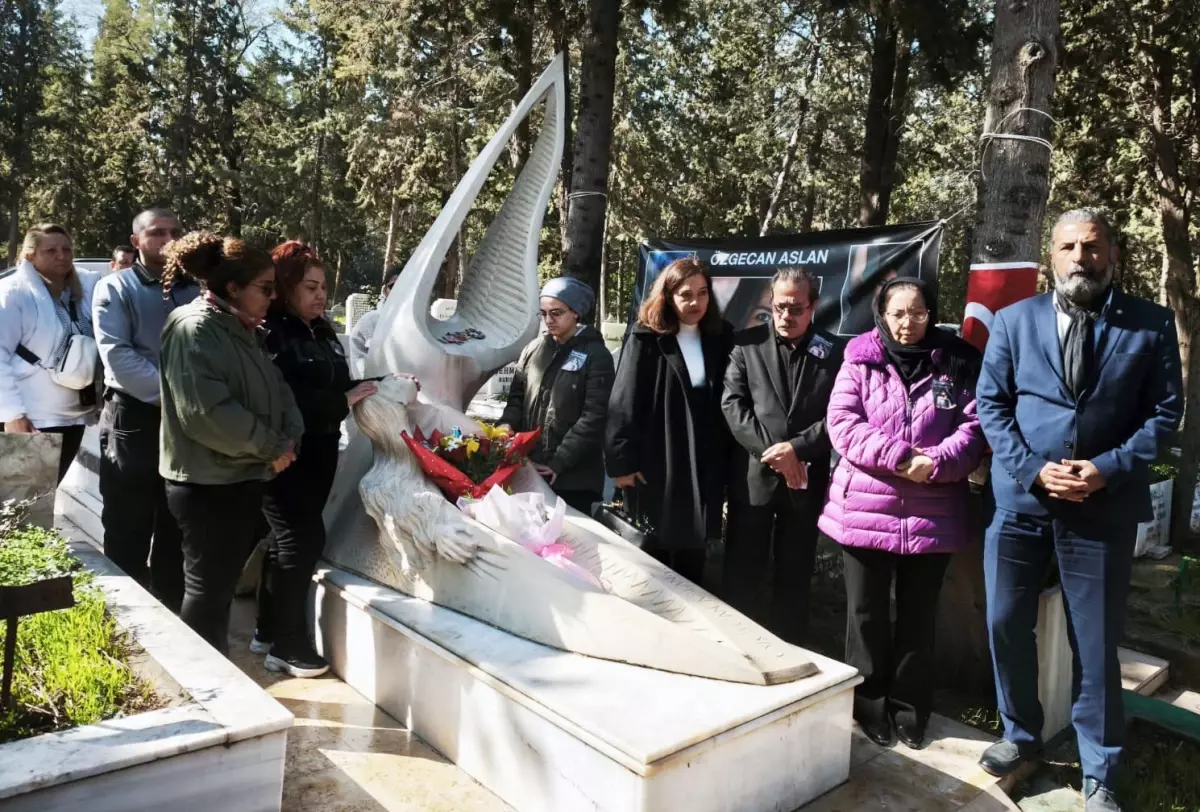 Özgecan Aslan, mezarı başında anıldı