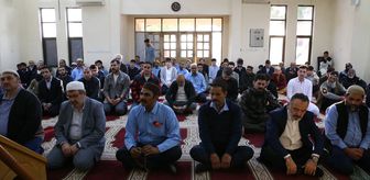 Pakistan'da bayram namazı kılındı