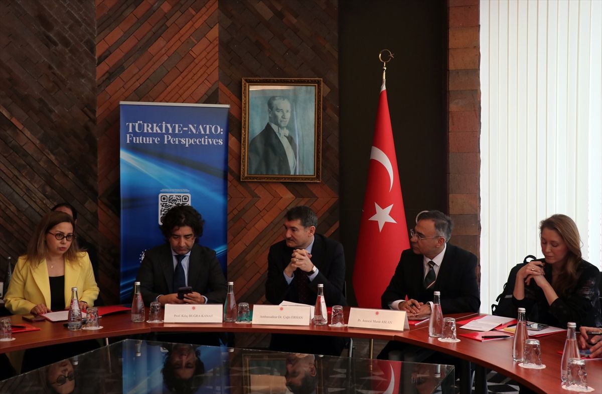 Paris'te Türkiye ve NATO ilişkilerini konu alan yuvarlak masa toplantısı düzenlendi
