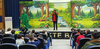 Pazaryeri'nde anaokulu öğrencileri için tiyatro oyunu sahnelendi