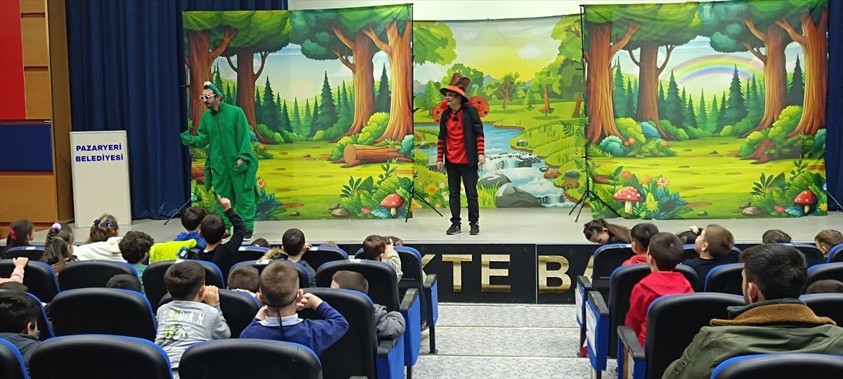 Pazaryeri'nde anaokulu öğrencileri için tiyatro oyunu sahnelendi