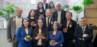 PMD'den, 8 Mart Dünya Kadınlar Günü dolayısıyla kadın parlamento muhabirlerine çiçek