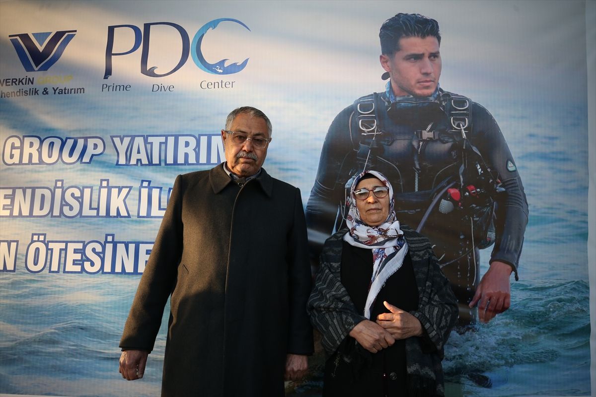 Profesyonel dalgıç, 18 Mart anısına Anzak Koyu'nda "dünya rekoru" kırdı