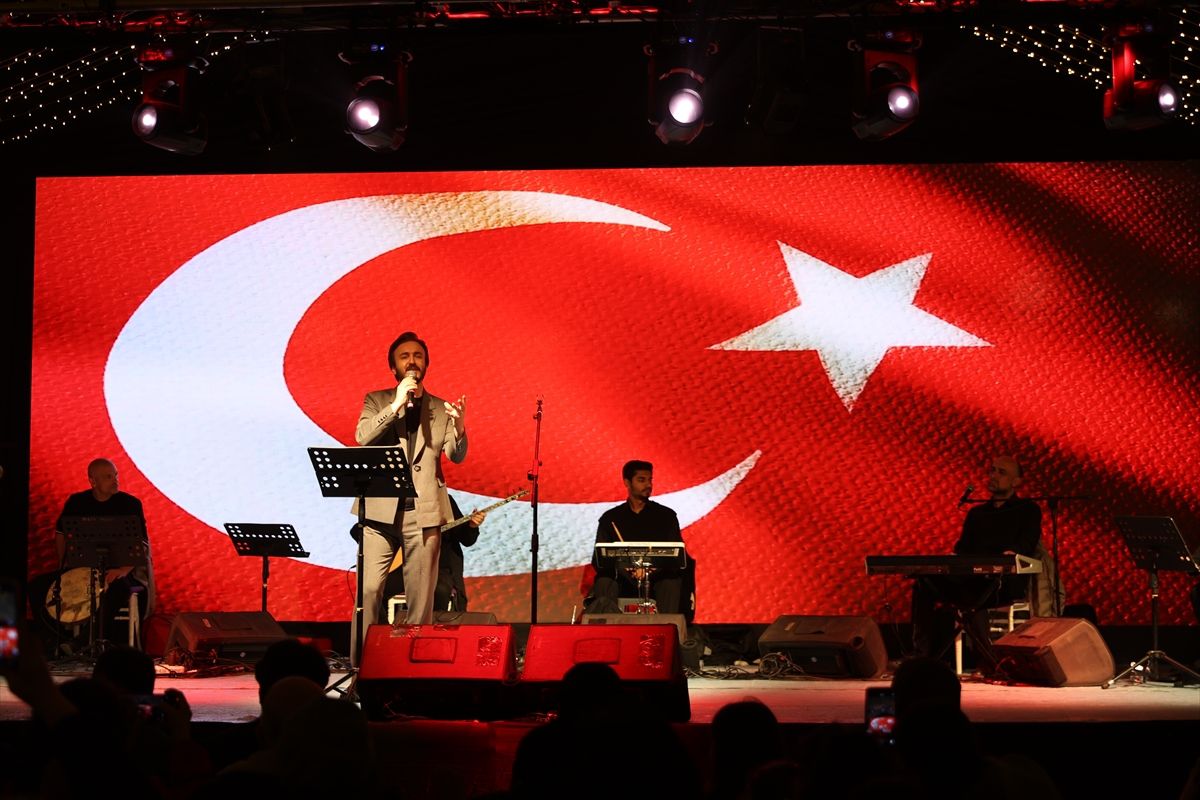 Program yapımcısı, yorumcu Bekir Köse, Edirnelilerle Ramazan Sokağı'nda buluştu