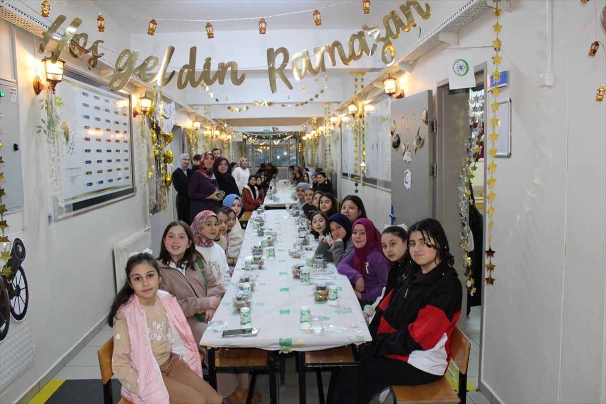 Pursaklar Saray İmam Hatip Ortaokulunda iftar programı düzenlendi