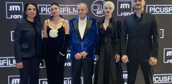 Ressam Devrim Erbil'i anlatan 'Devrim Erbil: Gökyüzü Öyle Maviydi Ki' filminin galası yapıldı