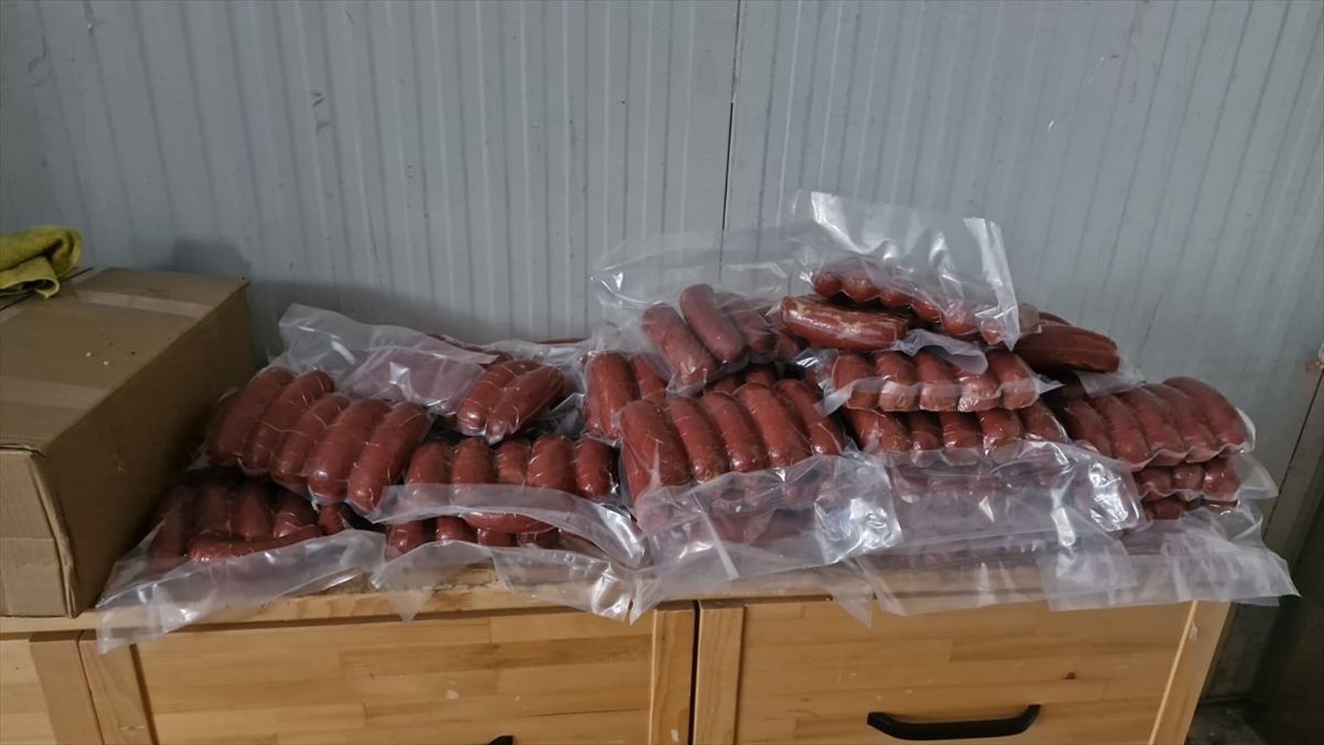 Rize'de etiketsiz satılan 9 ton 750 kilogram gıda ürününe el konuldu