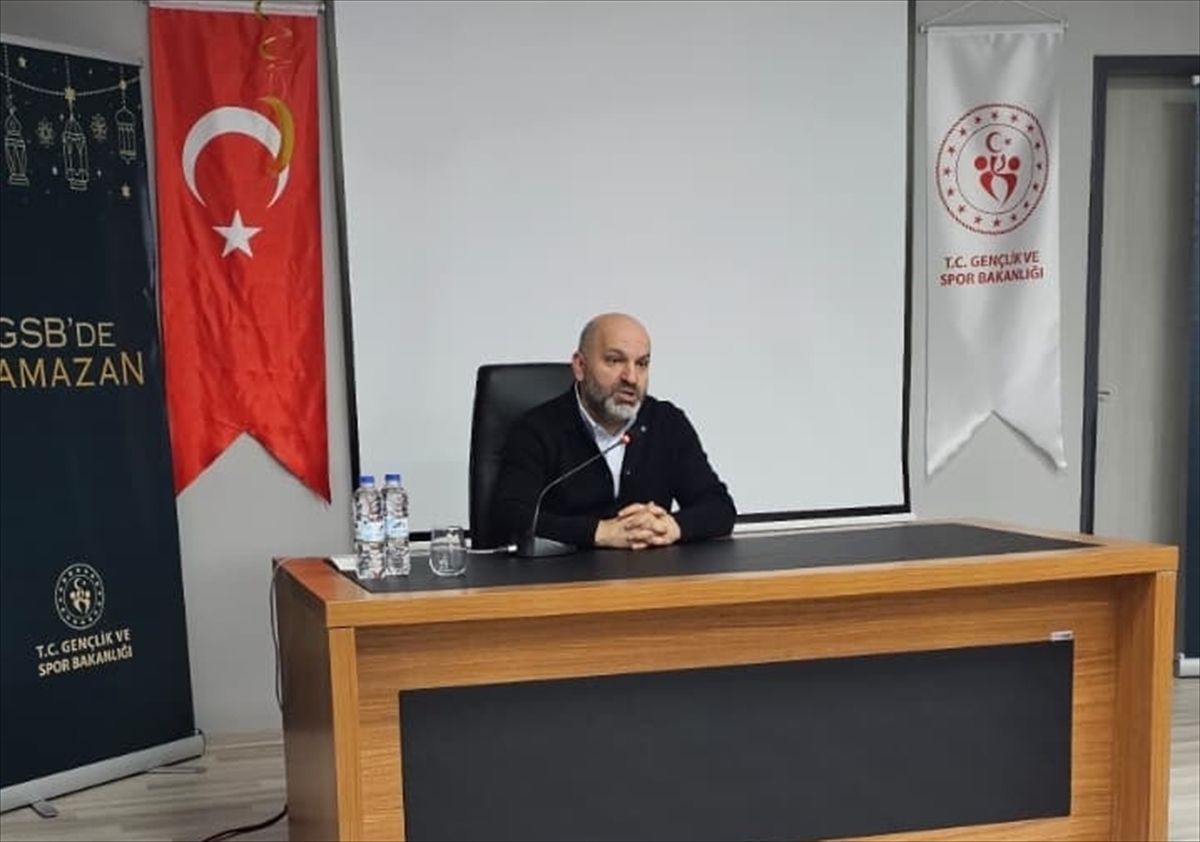 RTÜK Üyesi Davulcu'dan üniversite öğrencilerine "Dijital medya" konferansı