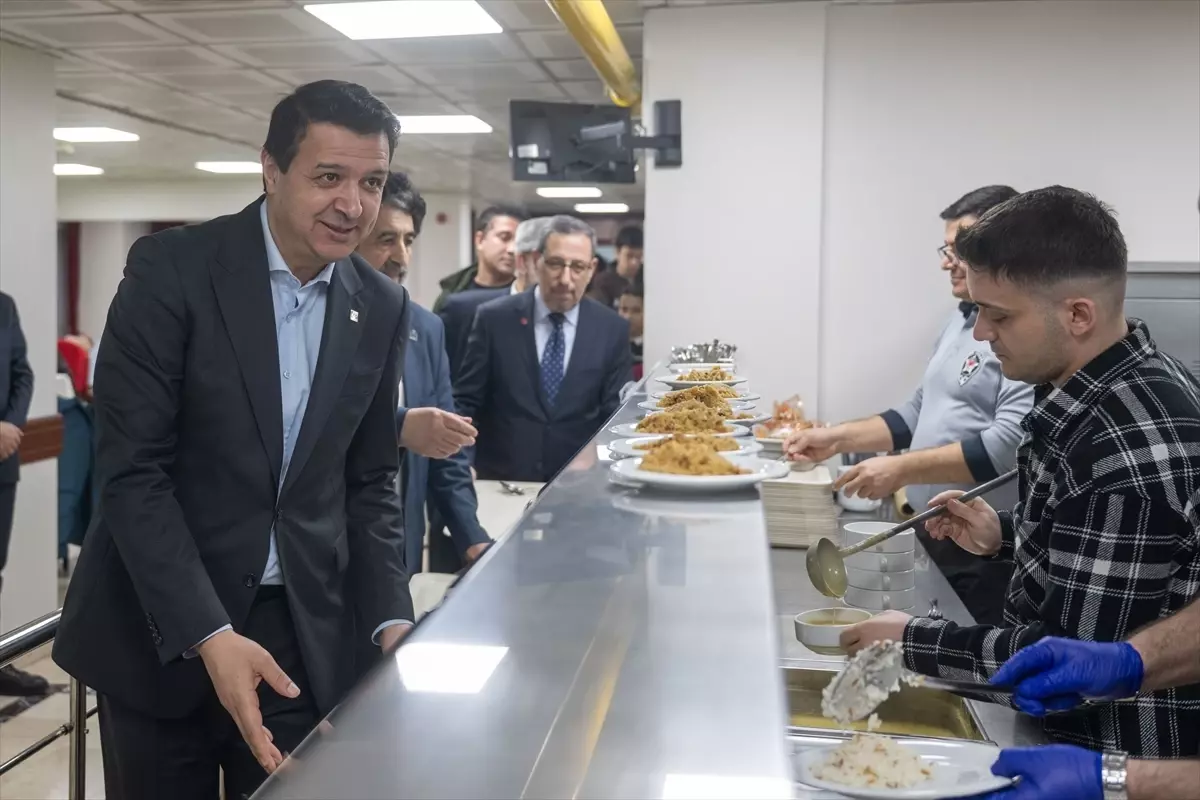 Saadet Partisi Genel Başkanı Arıkan, 'Geleneksel Ahi İftarı'nda yetim çocuklarla bir araya geldi