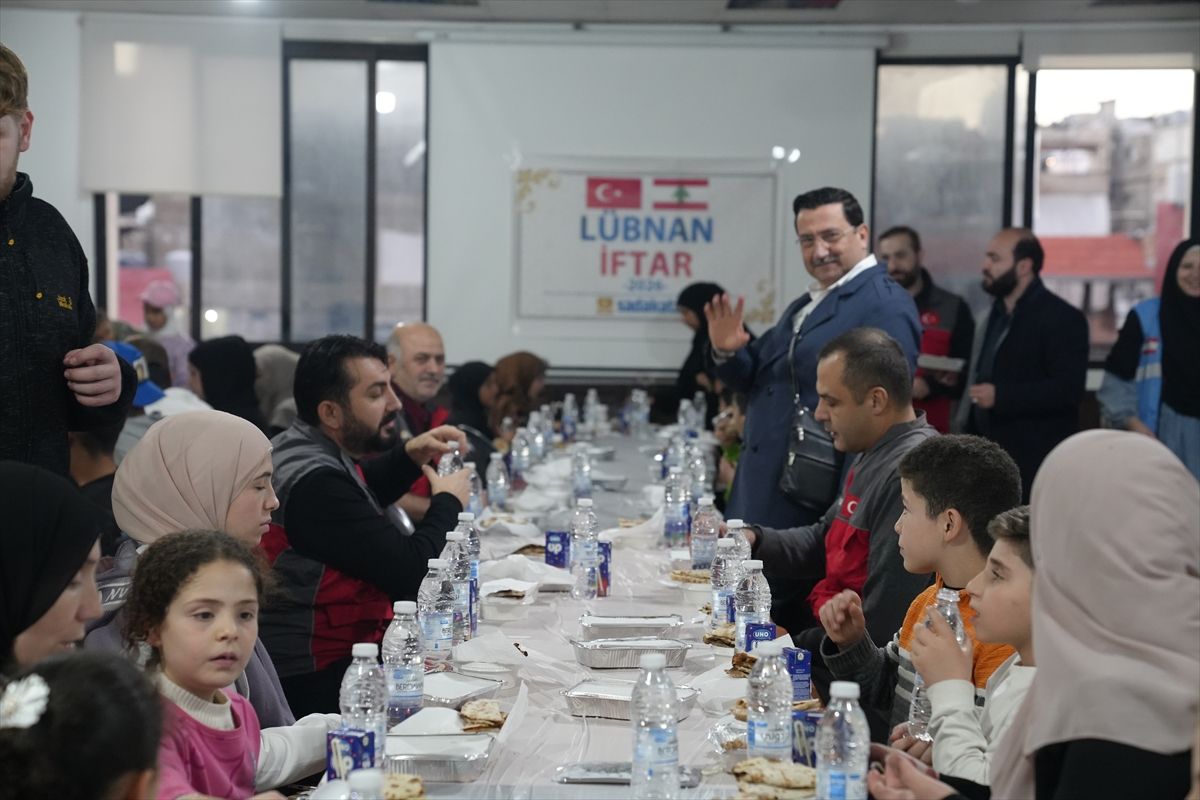 Sadakataşı Derneği, Lübnan'da Filistinli yetim ailelerine iftar verdi