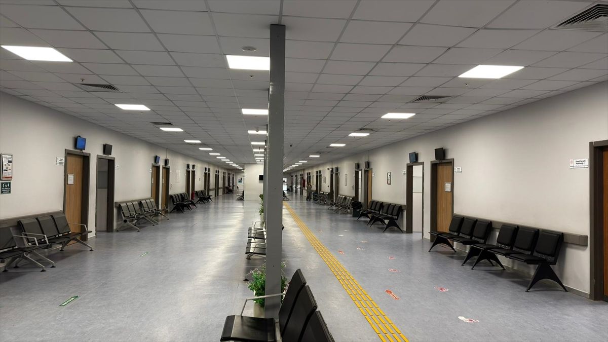 Sağanaktan etkilenen Defne Devlet Hastanesi tam kapasite hizmet vermeye başladı