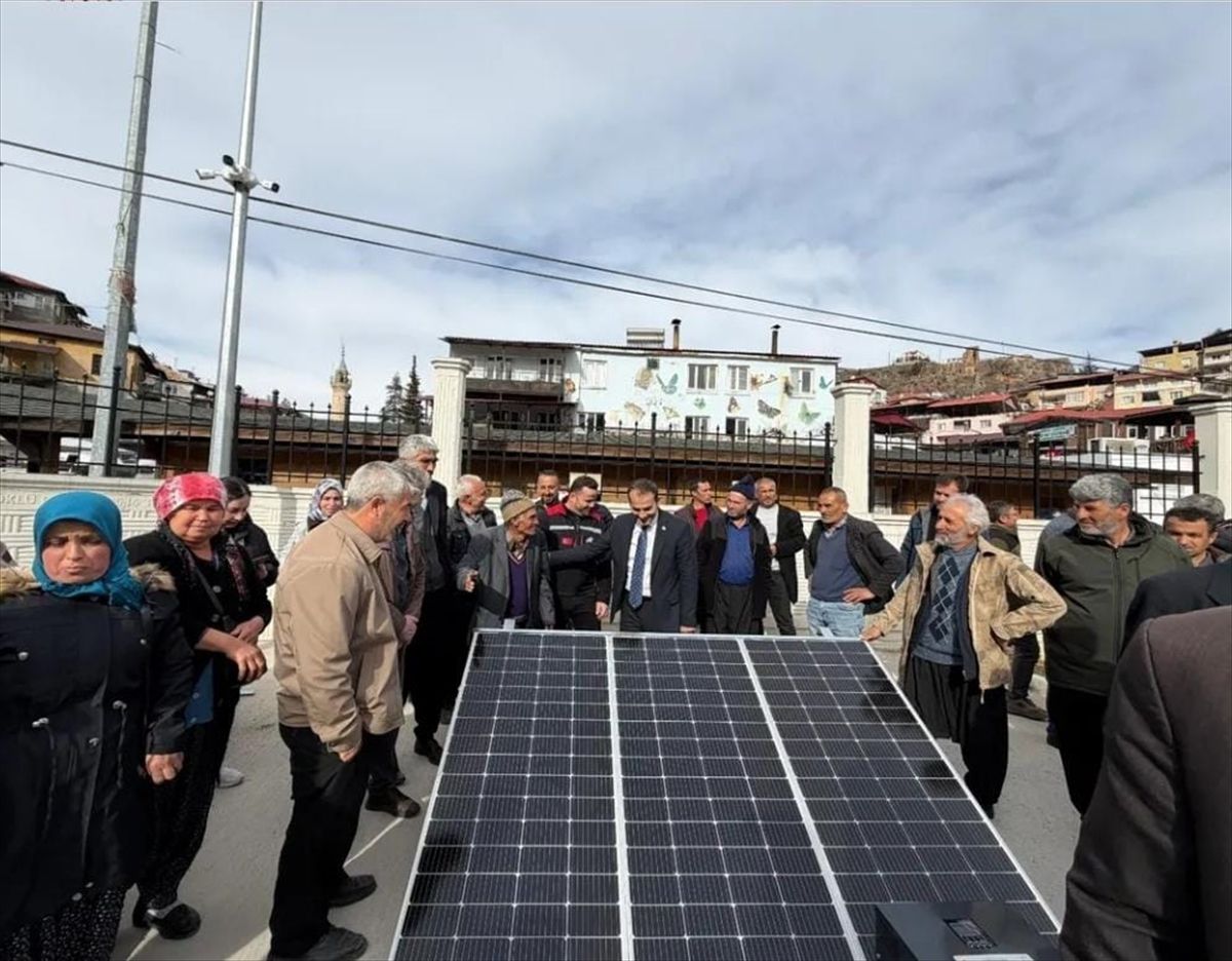 Saimbeyli'de göçer hayvancılık yapanlara güneş enerjisi paneli dağıtıldı