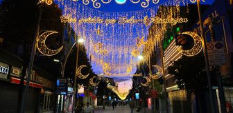 Sakarya'da Çark Caddesi ramazana özel ışıklandırıldı