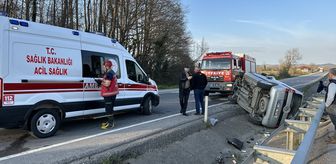 Sakarya'da devrilen hafif ticari aracın sürücüsü yaralandı