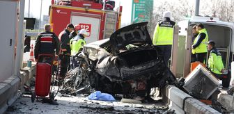 Sakarya'da otoyol gişelerindeki bariyere çarpan otomobilin sürücüsü öldü