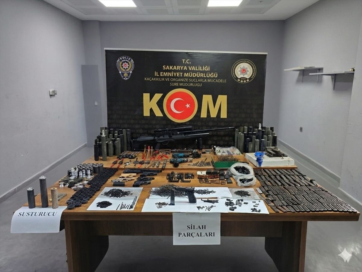 Sakarya'da silah yapımında kullanılan 1566 malzeme ele geçirildi