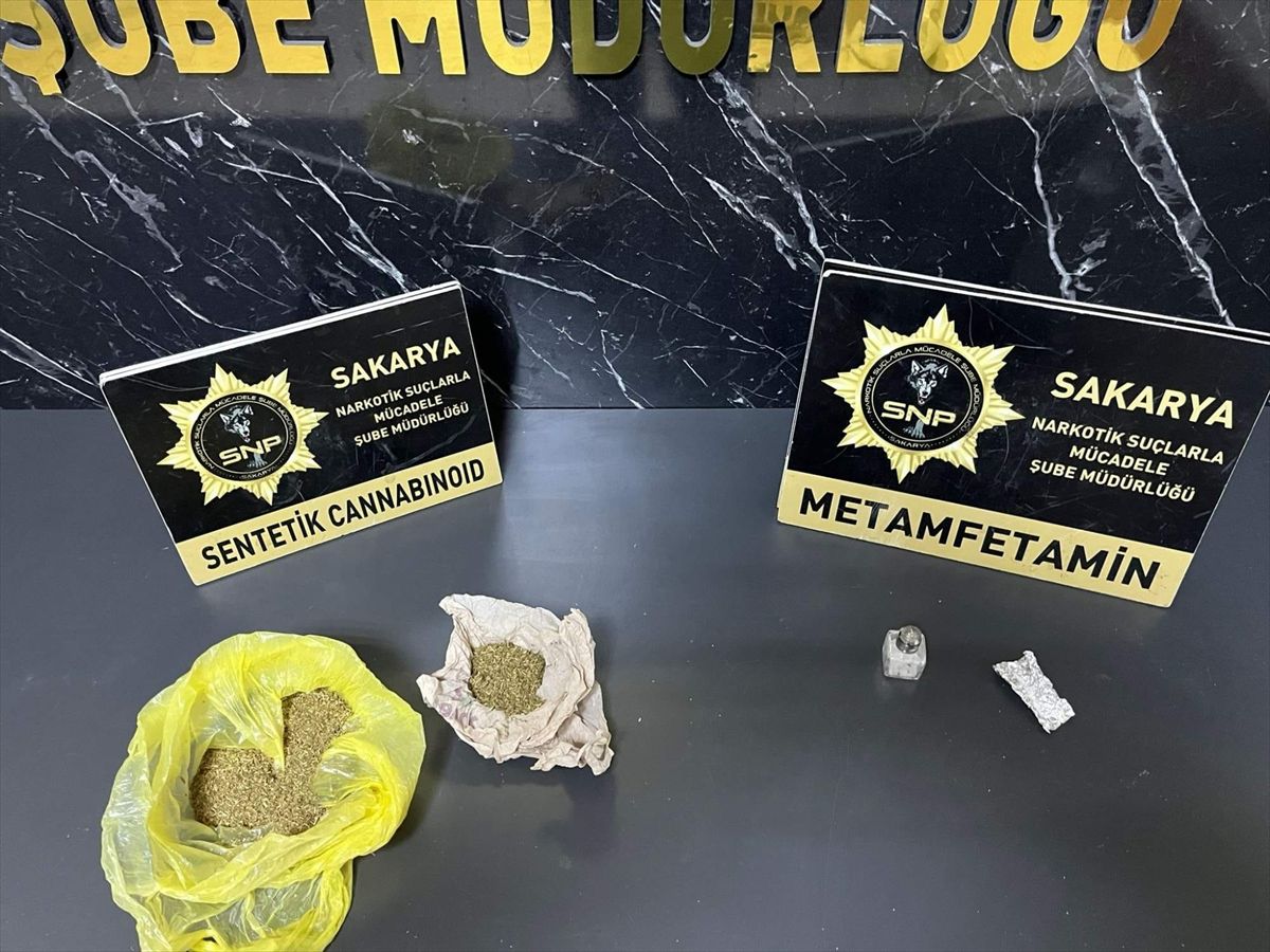 Sakarya'da uyuşturucu operasyonunda yakalanan 2 zanlı tutuklandı