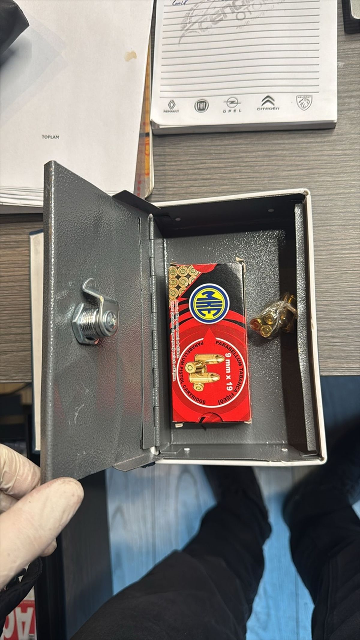 Sakarya'da yasa dışı silah ticareti operasyonunda bir şüpheli tutuklandı