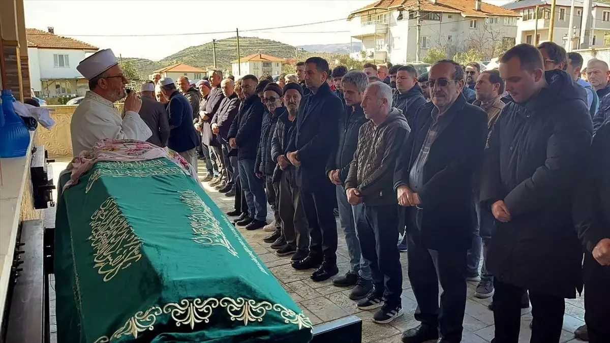 Sakarya'daki trafik kazasında ölen kadın toprağa verildi