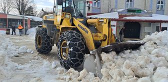 Salıpazarı ilçesinde ekiplerin karla mücadelesi sürüyor