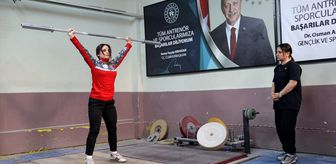 Şampiyon halterci Şaziye, milli sporcular yetiştiriyor