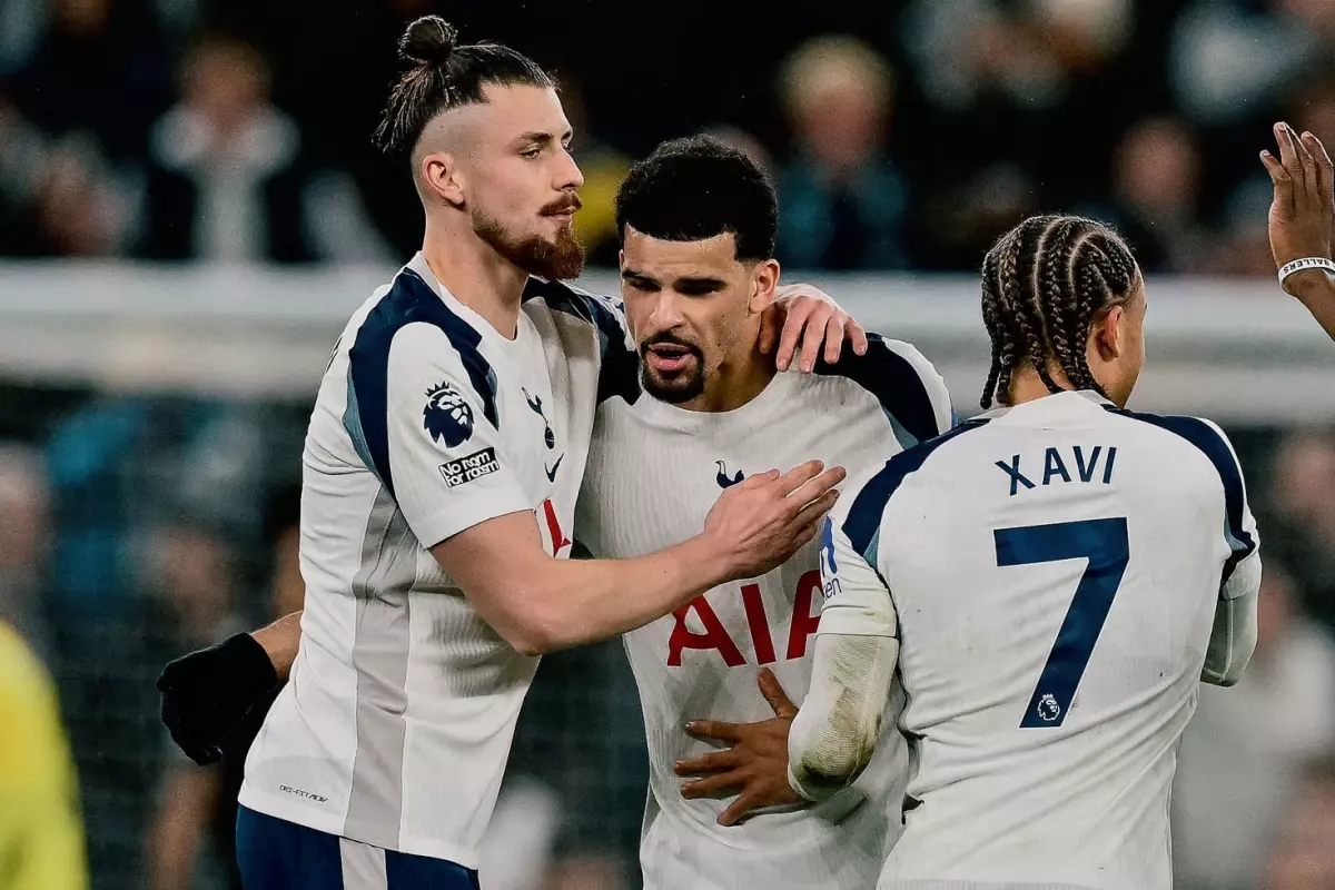 Şampiyonlar Ligi'nde tarih yazan Tottenham, kendi liginde küme düşmemeye çalışıyor