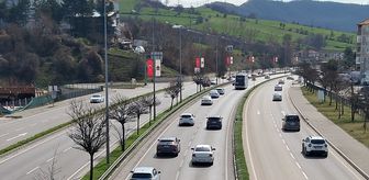 Samsun-Ankara kara yolunun Havza kesiminde trafik yoğunluğu yaşanıyor