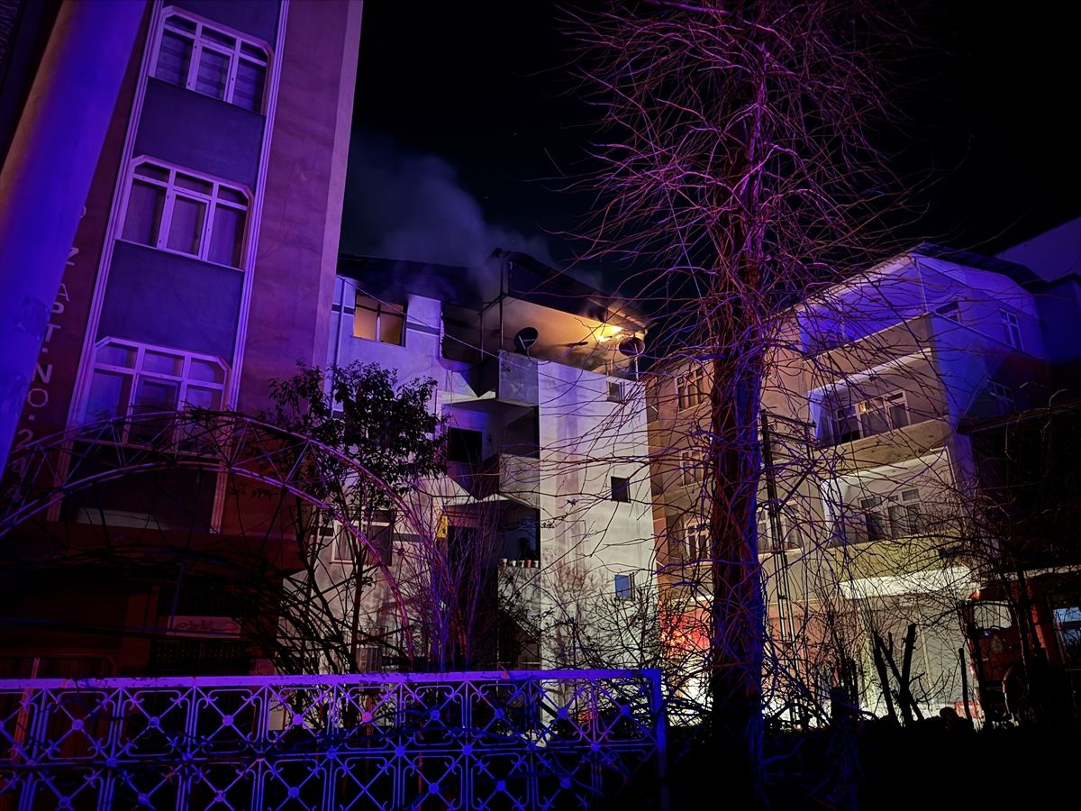 Samsun'da 4 katlı binada çıkan yangında bir kişi yaralandı