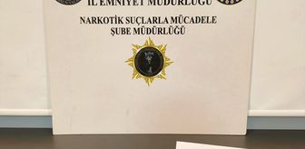 Samsun'da araç teybinin arkasına uyuşturucu gizleyen 3 zanlı yakalandı